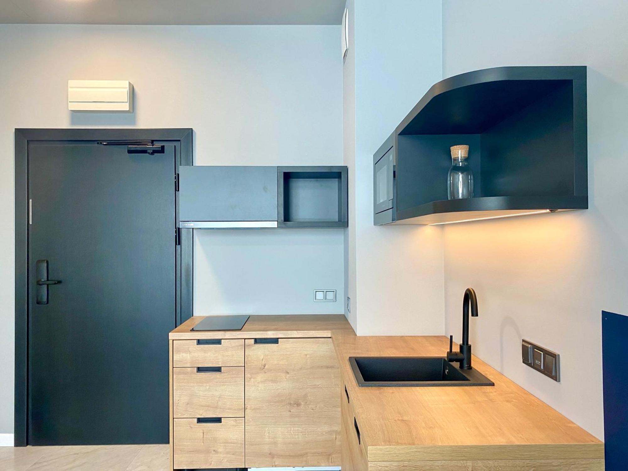 H11 Aparthotel 크라쿠프 객실 사진 A kitchenette in a student apartment